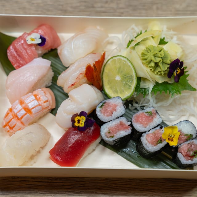 SoHo Premium Sushi Box.